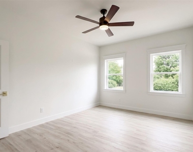 823 North Loop - Photo Thumbnail 13