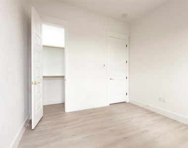 823 North Loop - Photo Thumbnail 12