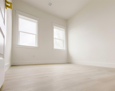 823 North Loop - Photo Thumbnail 20