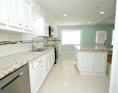 11511 Creekhurst Drive - Photo Thumbnail 14