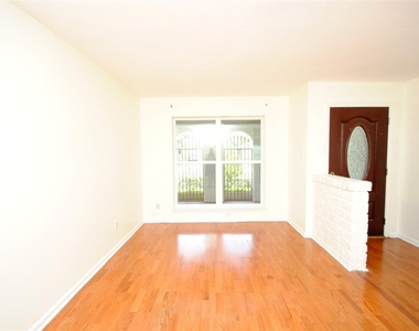 11511 Creekhurst Drive - Photo Thumbnail 7