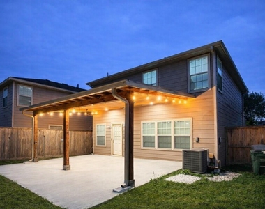 910 Staffordale Manor Lane - Photo Thumbnail 13