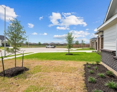 29422 Pikes Peak Drive - Photo Thumbnail 5