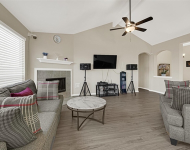 8123 Solara Bend - Photo Thumbnail 8