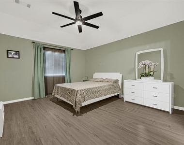8123 Solara Bend - Photo Thumbnail 14