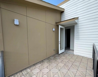 1703 Cedrocanna Lane - Photo Thumbnail 23