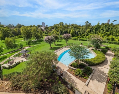 5353 Memorial Drive - Photo Thumbnail 13
