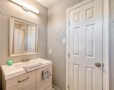 10252 Cottage Field Road - Photo Thumbnail 4