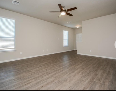 4335 Rosemary Lane - Photo Thumbnail 15