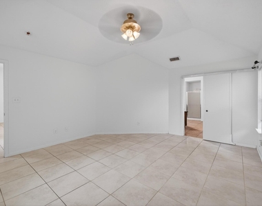 19635 Vernier Woods Lane - Photo Thumbnail 8