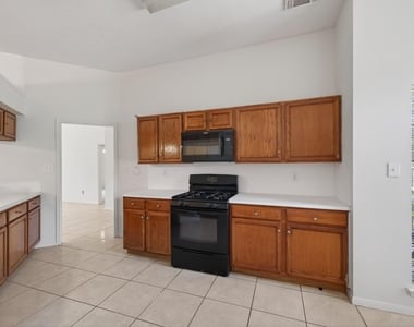 19635 Vernier Woods Lane - Photo Thumbnail 3
