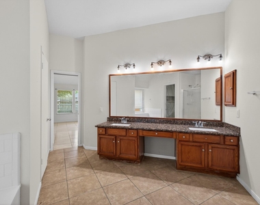 19635 Vernier Woods Lane - Photo Thumbnail 10