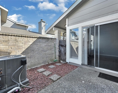 12111 Lemon Ridge Lane - Photo Thumbnail 7