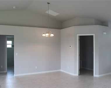 1327 Sw 3rd Avenue - Photo Thumbnail 8