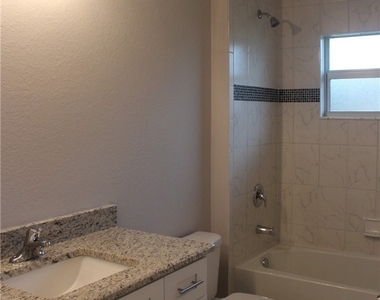 1327 Sw 3rd Avenue - Photo Thumbnail 6