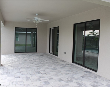 1327 Sw 3rd Avenue - Photo Thumbnail 3