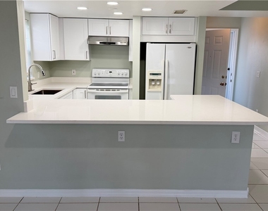28 Cosmopolitan Drive - Photo Thumbnail 1