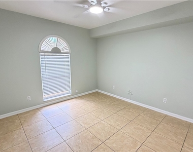 28 Cosmopolitan Drive - Photo Thumbnail 5