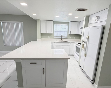 28 Cosmopolitan Drive - Photo Thumbnail 4