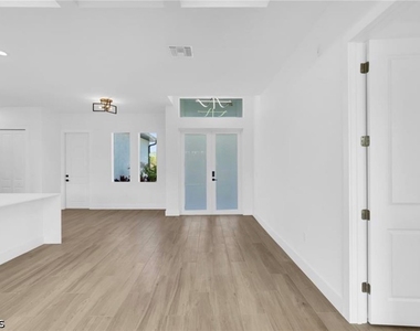 133 West Drive - Photo Thumbnail 3