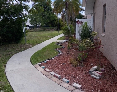 1103 Se 8th Terrace - Photo Thumbnail 12