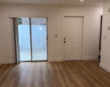 1103 Se 8th Terrace - Photo Thumbnail 5