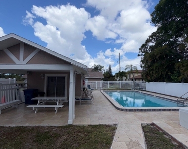 1103 Se 8th Terrace - Photo Thumbnail 10