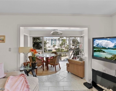 1930 Gulf Shore Boulevard N - Photo Thumbnail 4
