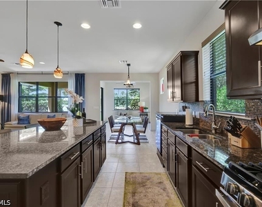 7103 Lily Way - Photo Thumbnail 5