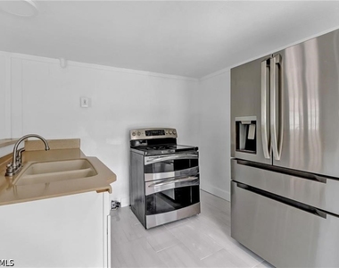 120 Grassy Key Lane - Photo Thumbnail 10