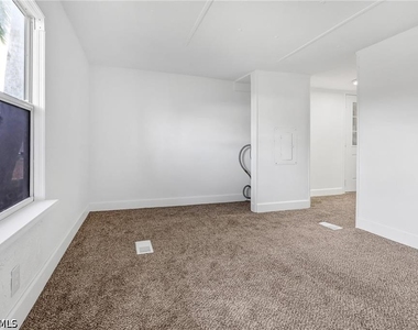 120 Grassy Key Lane - Photo Thumbnail 12