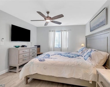 5792 Deauville Circle - Photo Thumbnail 9