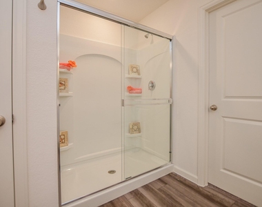 1025 Long Bay Ct - Photo Thumbnail 27