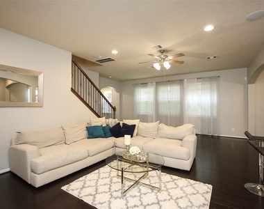 8517 Sunset Loch Drive - Photo Thumbnail 5