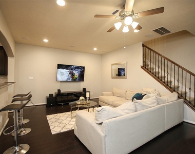 8517 Sunset Loch Drive - Photo Thumbnail 4