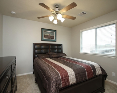 8517 Sunset Loch Drive - Photo Thumbnail 18