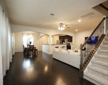 8517 Sunset Loch Drive - Photo Thumbnail 3