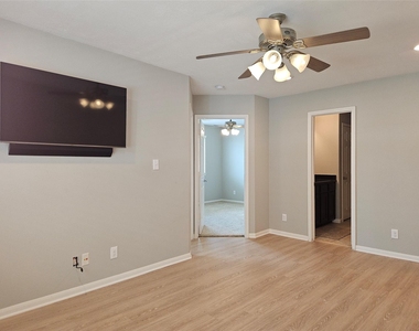 8517 Sunset Loch Drive - Photo Thumbnail 20