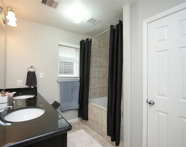 8517 Sunset Loch Drive - Photo Thumbnail 14