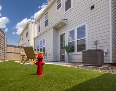 22021 Lesley Grove - Photo Thumbnail 7