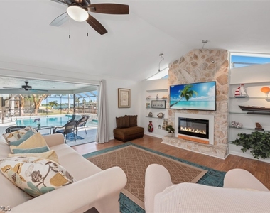 955 Iris Court - Photo Thumbnail 5