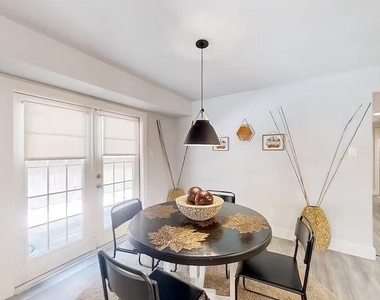 6325 Riverview Way - Photo Thumbnail 3