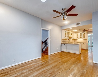201 Vanderpool Lane - Photo Thumbnail 8