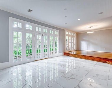 201 Vanderpool Lane - Photo Thumbnail 14