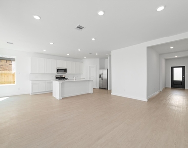 6738 Violet Clover Avenue - Photo Thumbnail 6
