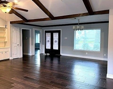 11211 Ash Creek Drive - Photo Thumbnail 3