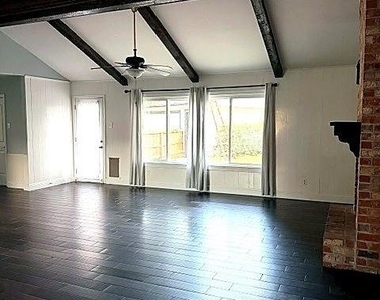 11211 Ash Creek Drive - Photo Thumbnail 4