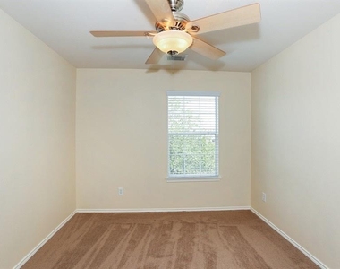29607 Evergreen Hills Drive - Photo Thumbnail 9