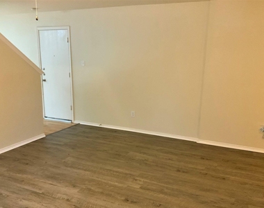 29607 Evergreen Hills Drive - Photo Thumbnail 2
