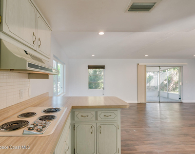 300 Amherst Avenue - Photo Thumbnail 9